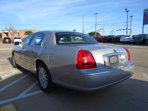 2004 Lincoln Town Car Signature