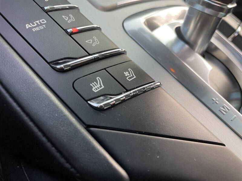 2016 Porsche Cayenne GTS