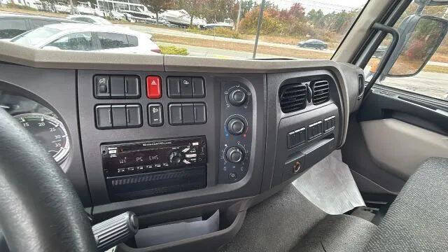 2018 Peterbilt 220
