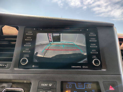 2019 Toyota Sienna LE 7-Passenger Auto Access Seat