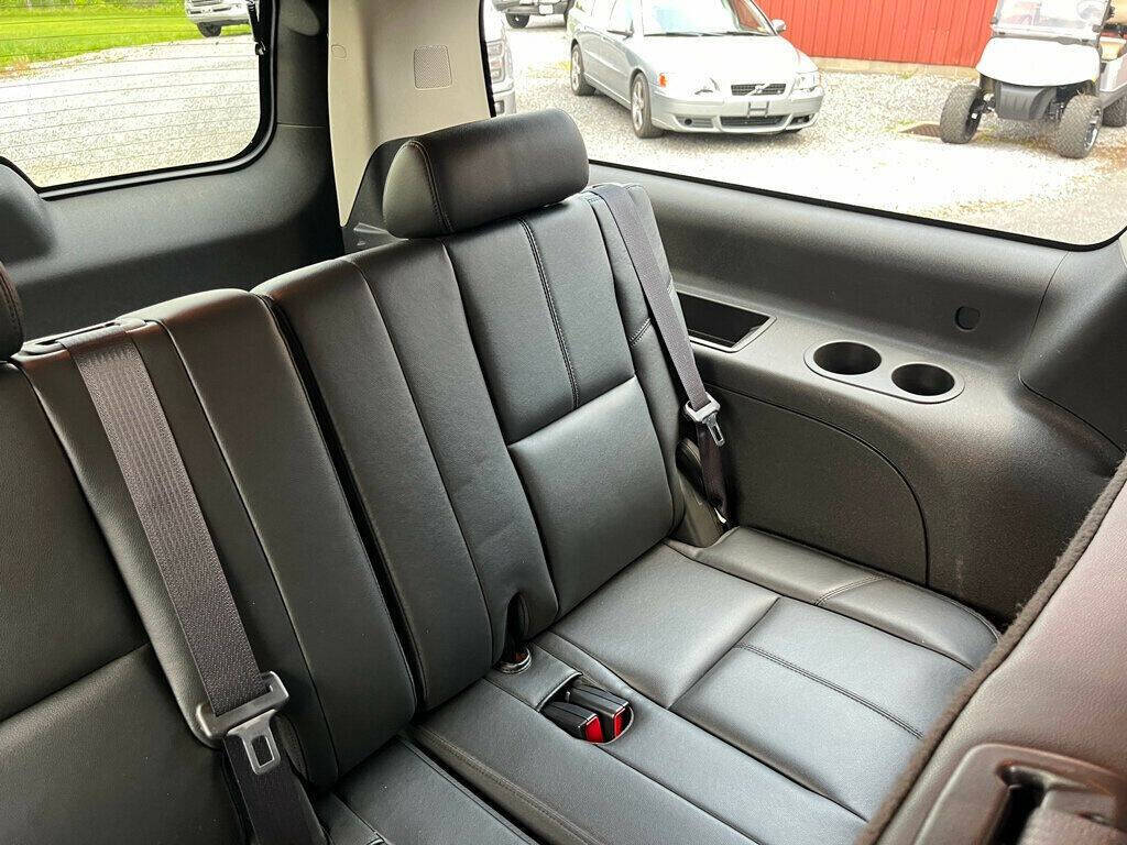 2013 Chevrolet Suburban 32