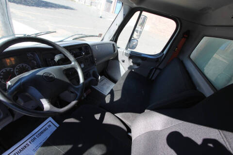 2015 Freightliner M2 106