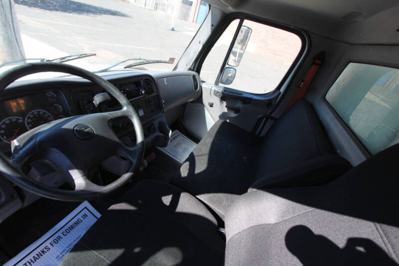 2015 Freightliner M2 106