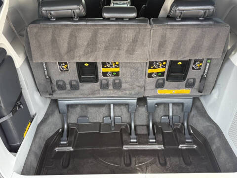 2012 Toyota Sienna SE 8-Passenger