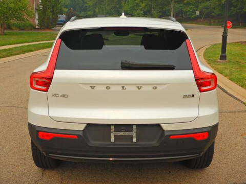 2023 Volvo XC40 B5 Plus Dark Theme