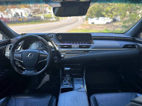 2021 Lexus ES 300h Ultra Luxury