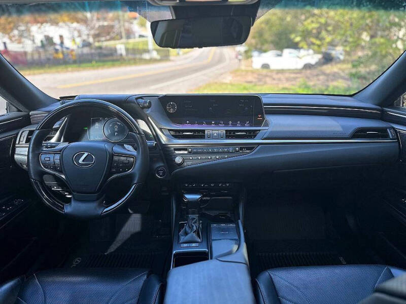2021 Lexus ES 300h Ultra Luxury