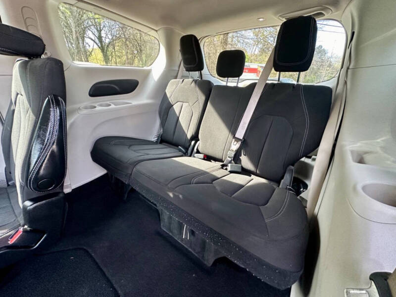 2022 Chrysler Voyager LX