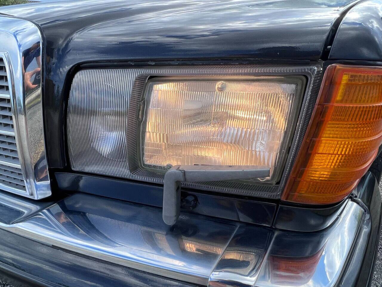 1991 Mercedes-Benz 560-Class  - $11,900