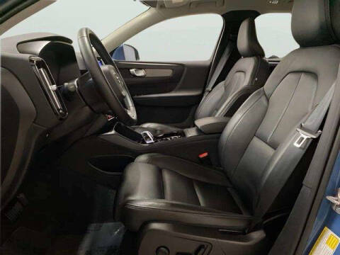 2025 Volvo XC40 B5 Plus Bright Theme
