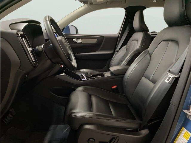 2025 Volvo XC40 B5 Plus Bright Theme