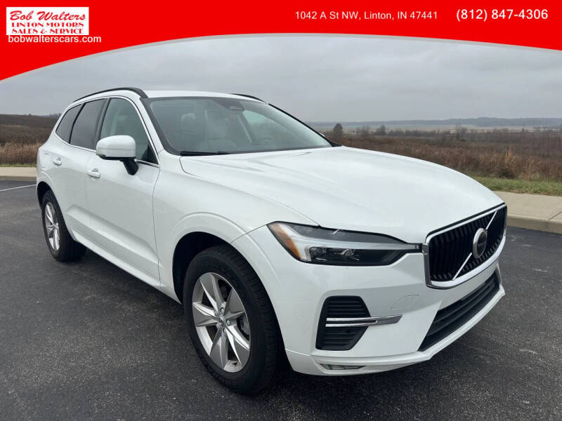 2022 Volvo XC60 Momentum's photo