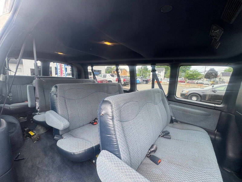 2000 Chevrolet Express G3500 LS