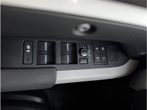 2022 Land Rover Defender 110 X-Dynamic SE