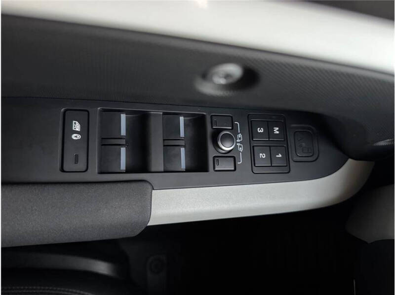 2022 Land Rover Defender 110 X-Dynamic SE