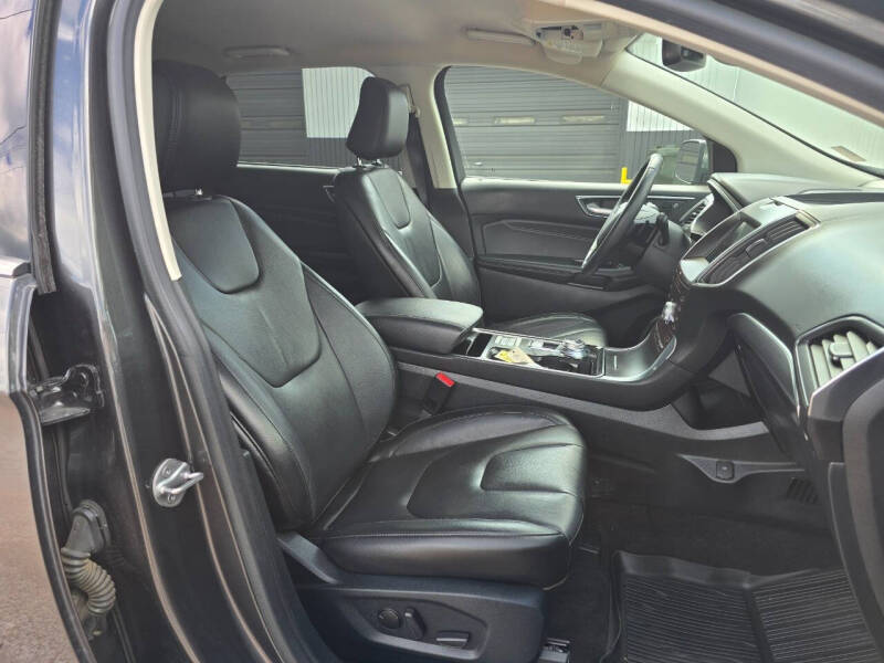 2020 Ford Edge Titanium