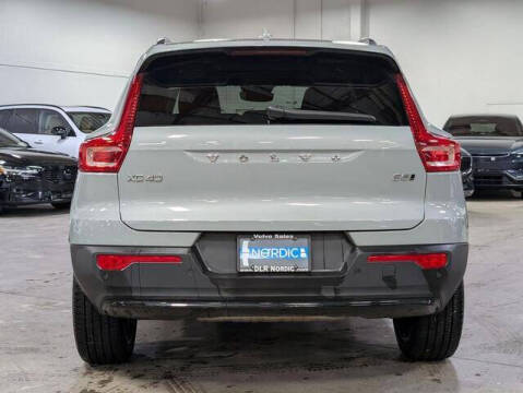 2025 Volvo XC40 B5 Plus Dark Theme