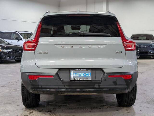 2025 Volvo XC40 B5 Plus Dark Theme