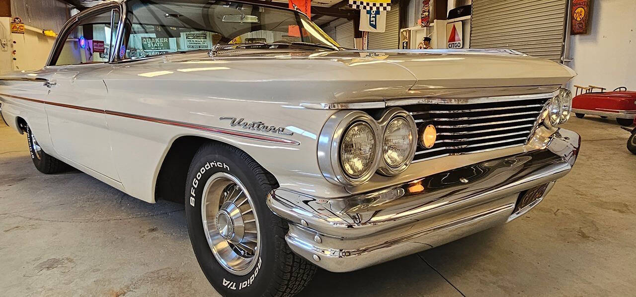 1960 Pontiac Ventura 27