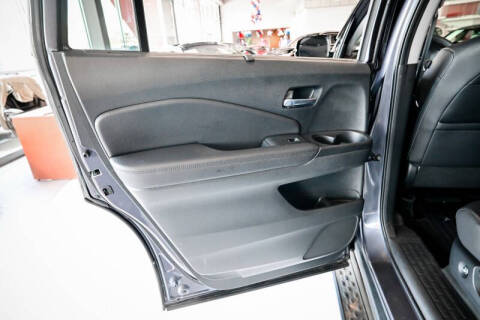 2022 Honda Pilot Touring w/Rear Captain's Chairs