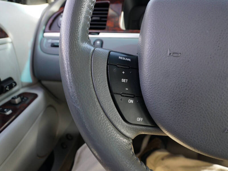 2006 Lincoln Town Car Signature