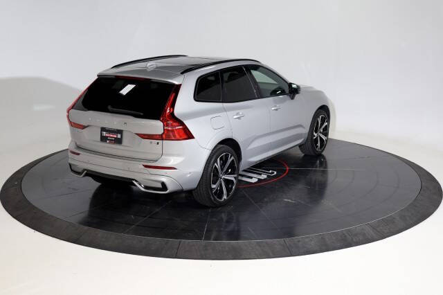2022 Volvo XC60 B6 R-Design