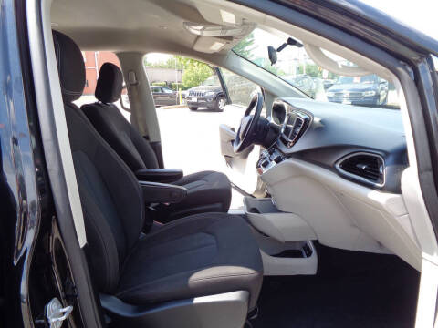 2021 Chrysler Voyager LX