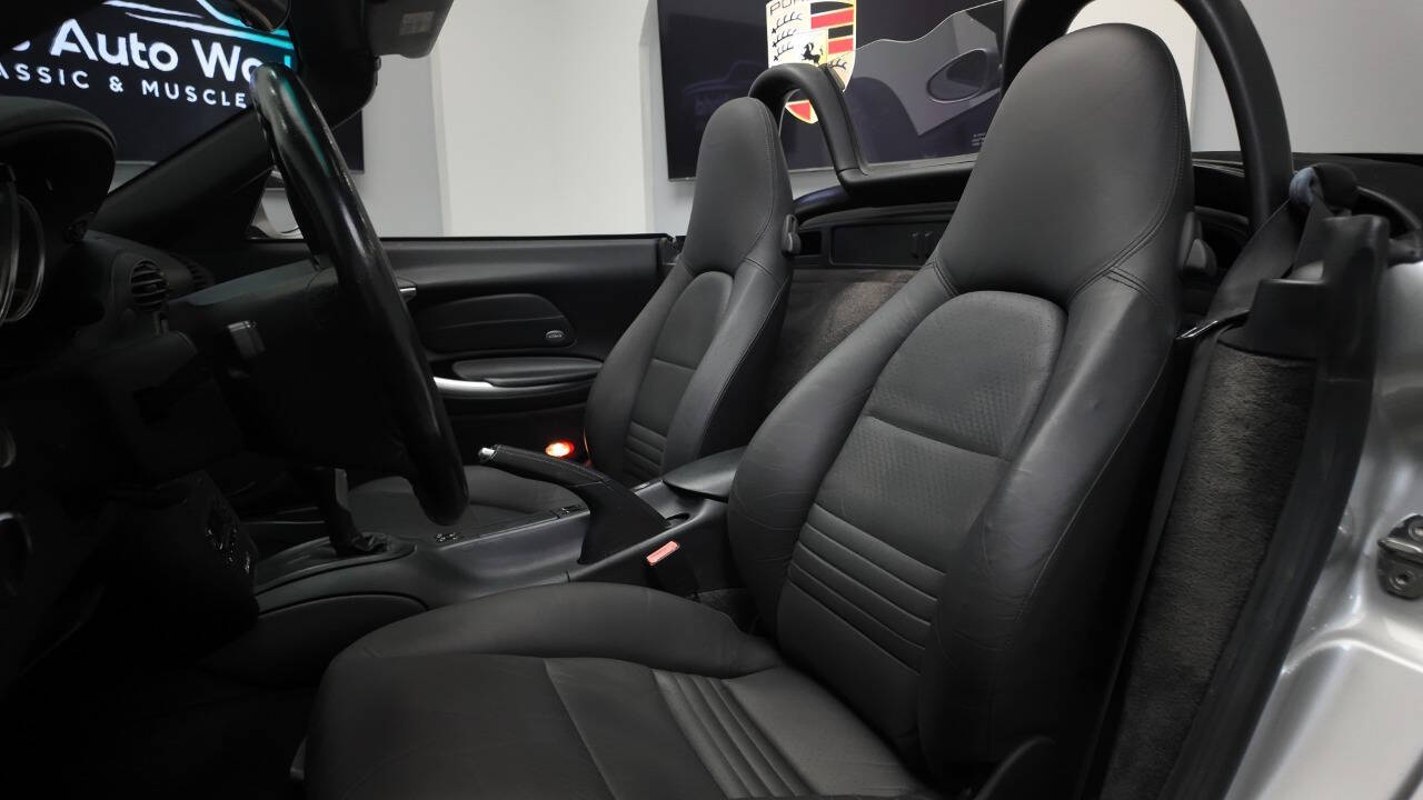 2001 Porsche Boxster 38