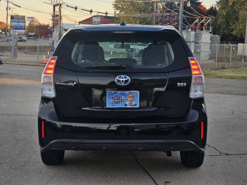 2017 Toyota Prius v Three