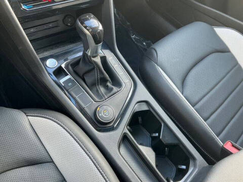 2025 Volkswagen Taos SEL 4Motion