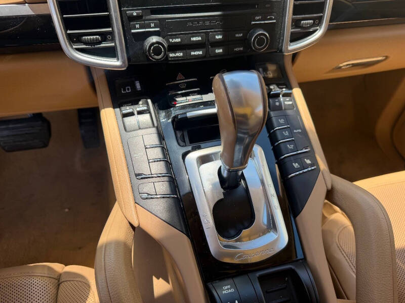 2017 Porsche Cayenne Platinum Edition