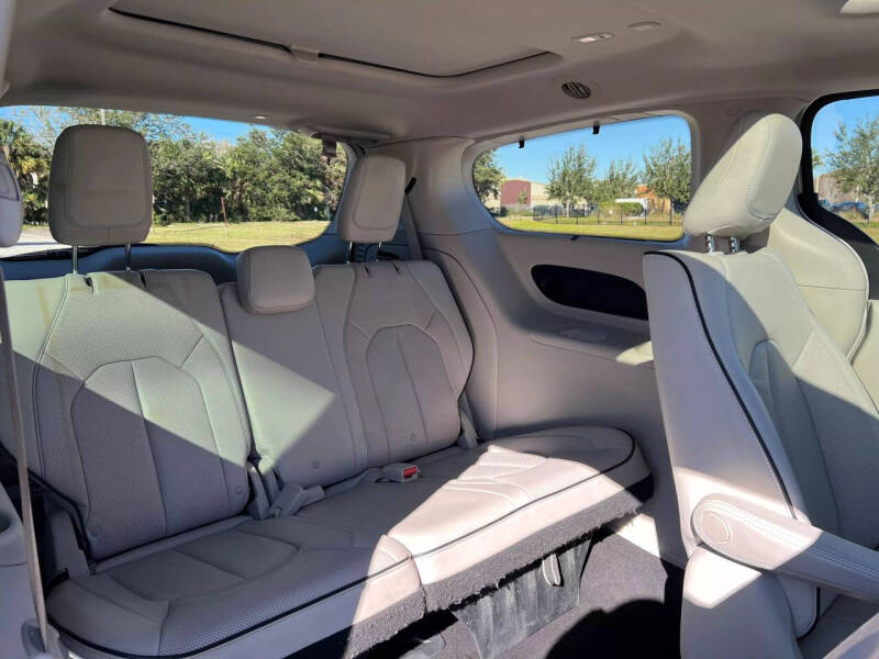 2017 Chrysler Pacifica Hybrid Platinum