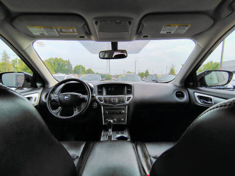 2017 Nissan Pathfinder SV