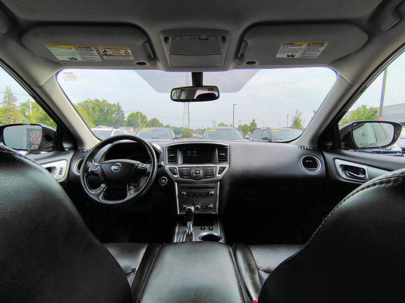 2017 Nissan Pathfinder SV