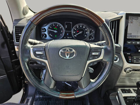 2017 Toyota Land Cruiser