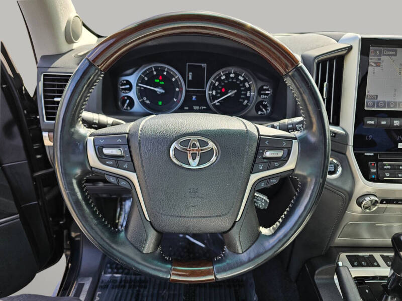 2017 Toyota Land Cruiser