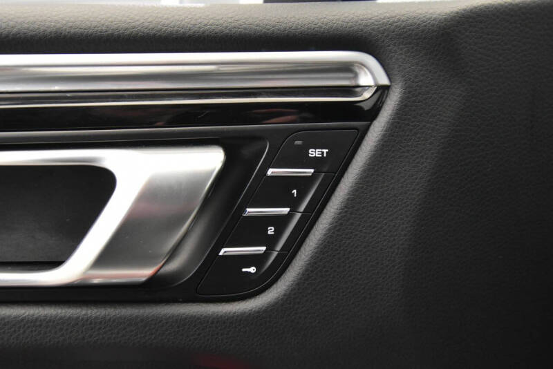 2020 Porsche Macan S