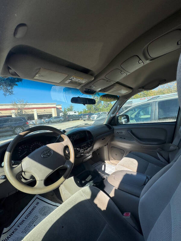 2005 Toyota Sequoia SR5