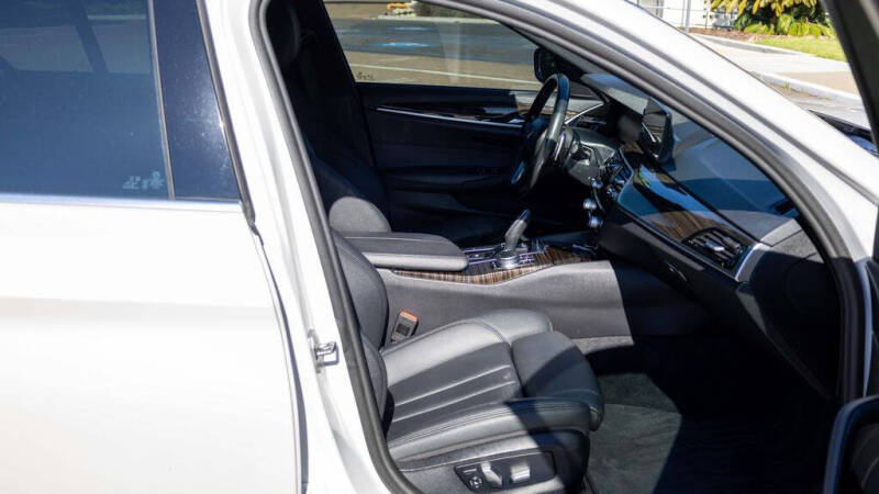 2020 BMW 5 Series 530i