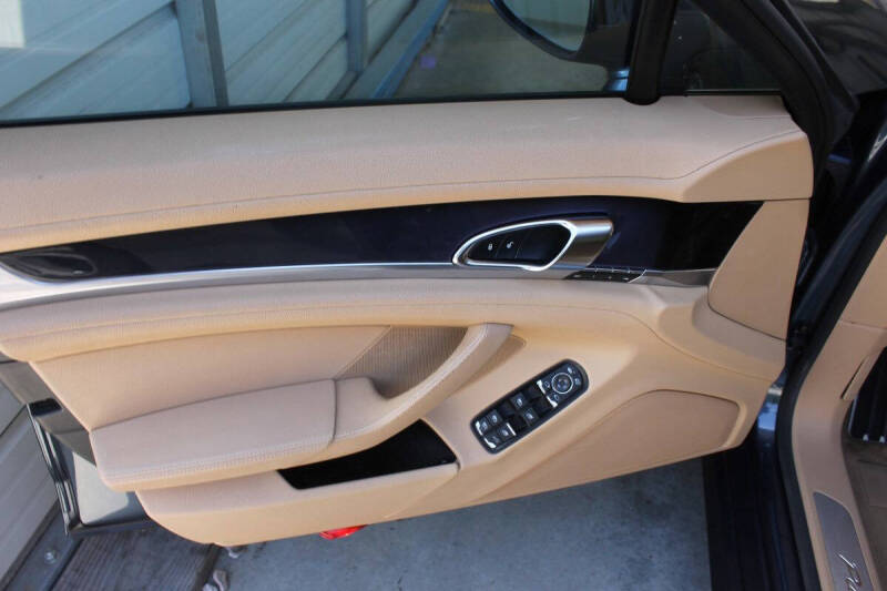 2014 Porsche Panamera 4
