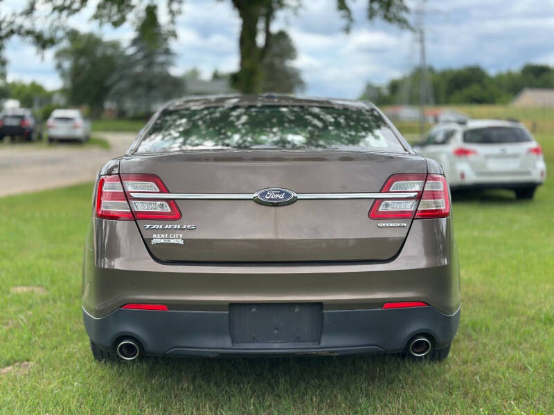 2015 Ford Taurus SE
