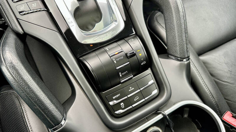 2011 Porsche Cayenne S Hybrid