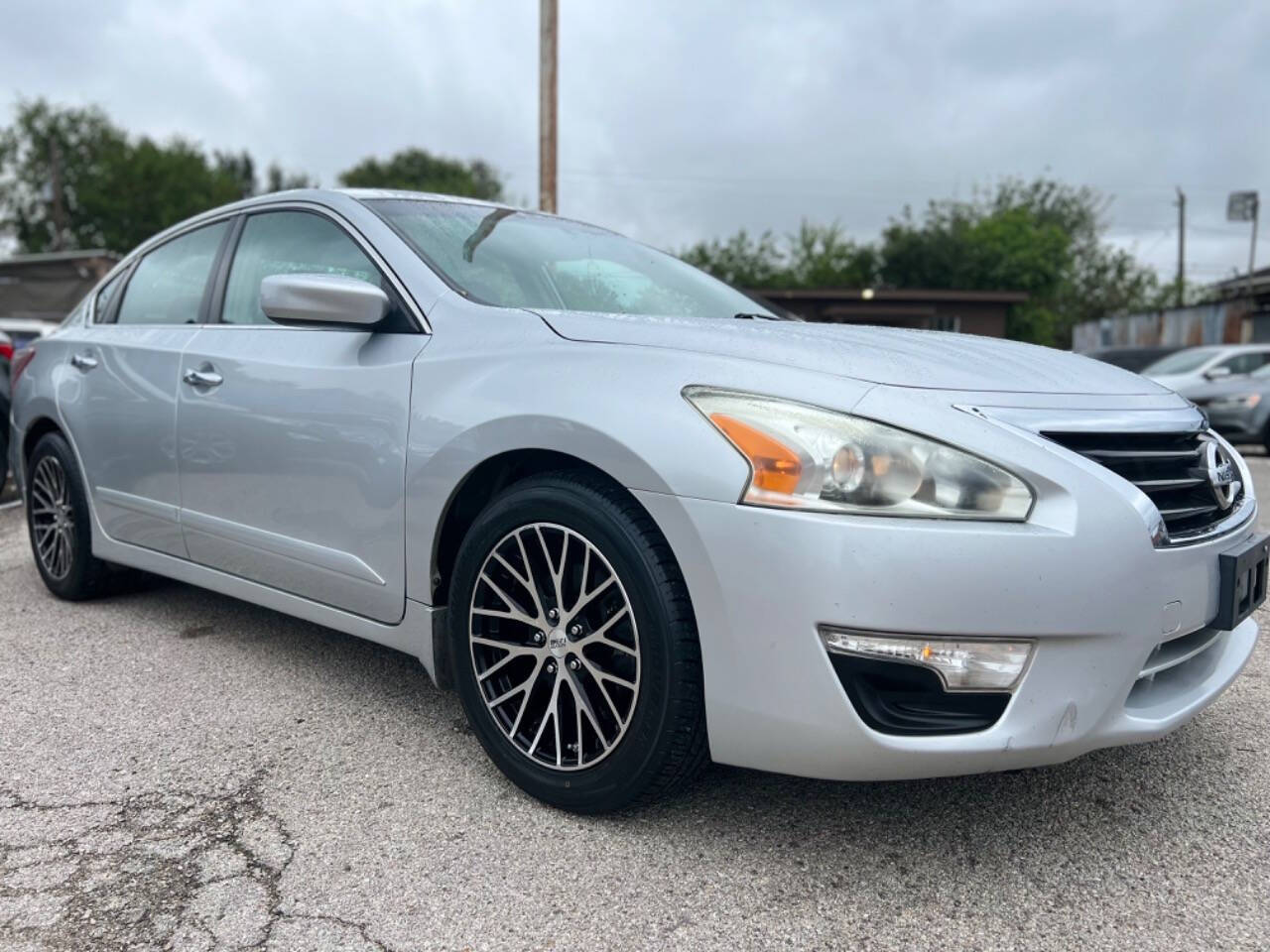 2013 Nissan Altima for sale at J-R Auto Sales LLC in Houston, TX