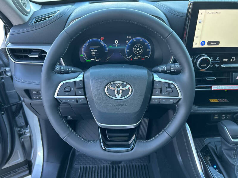 2025 Toyota Highlander Hybrid Platinum