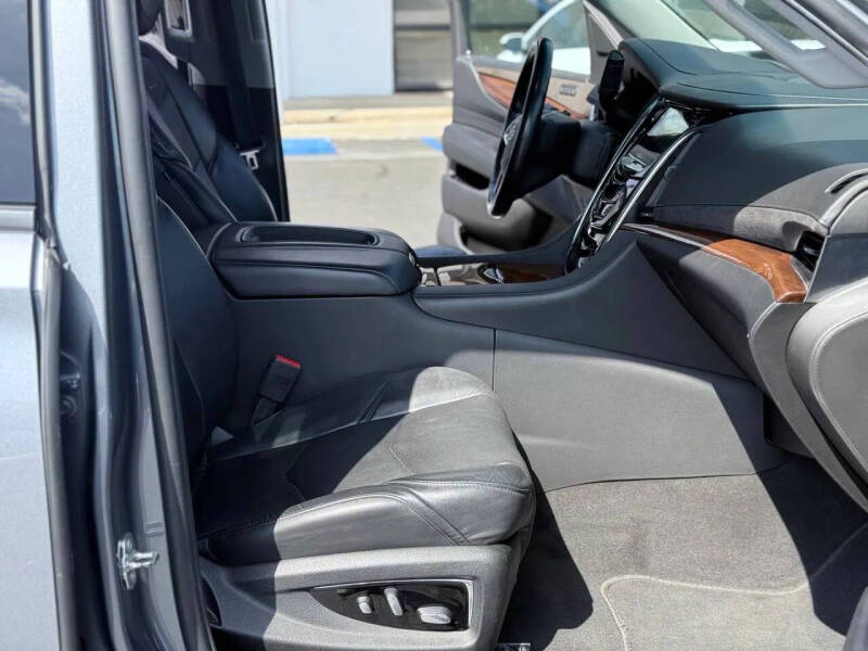 2019 Cadillac Escalade Luxury