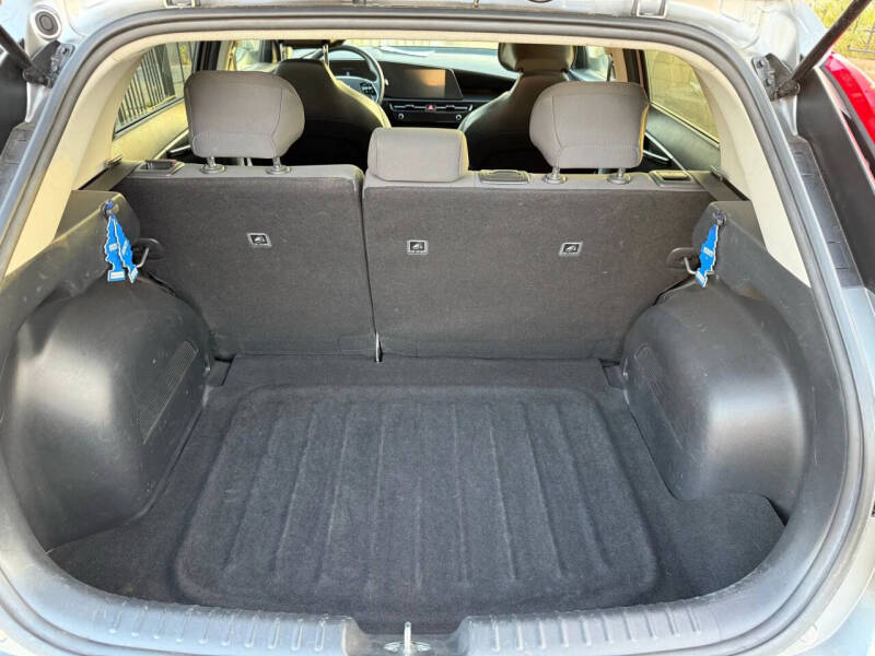 2023 Kia Niro LX
