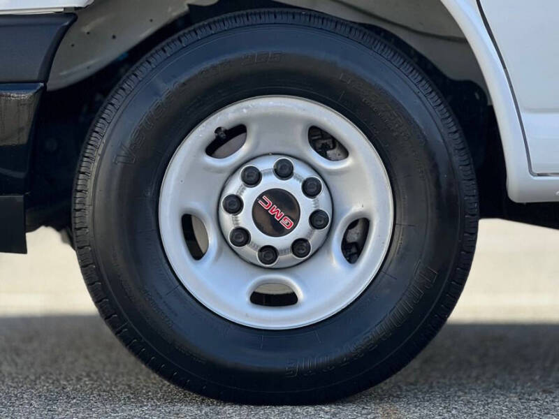 2023 GMC Savana 2500