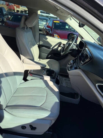 2017 Chrysler Pacifica Touring-L Plus