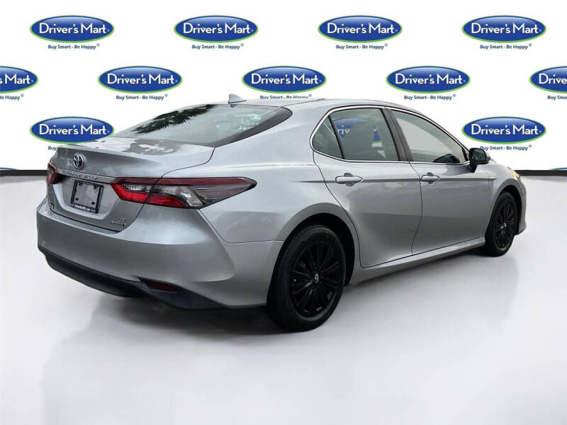 2022 Toyota Camry Hybrid LE