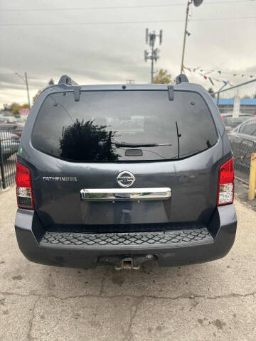 2011 Nissan Pathfinder LE